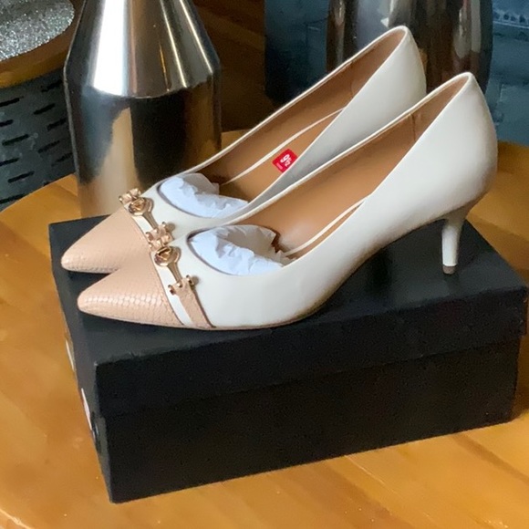 COACH: Lauri Mat Calf/Textured Snake Kitten Heels - Picture 4 of 6